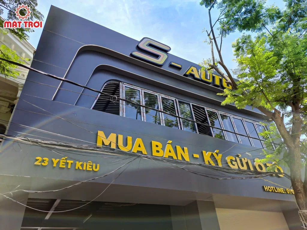 Bộ chữ S-AUTO được làm bằng chất liệu mica chữ nổi tại Huế