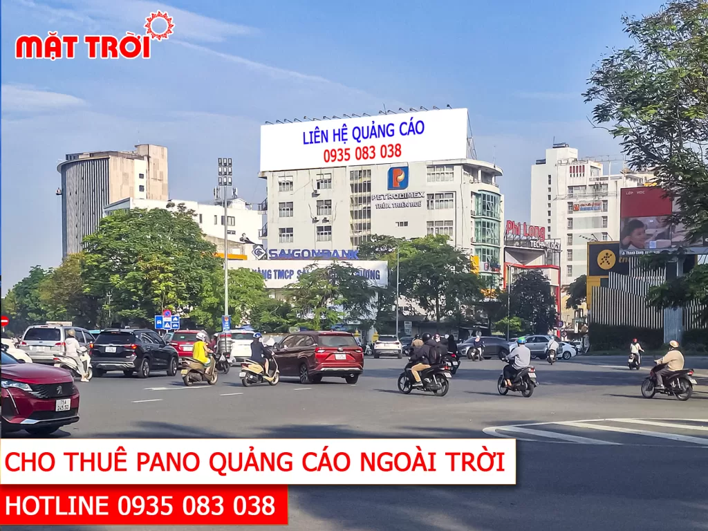 Pano quảng cáo ngoài trời tại ngã 6 Hùng Vương, trung tâm TP Huế
