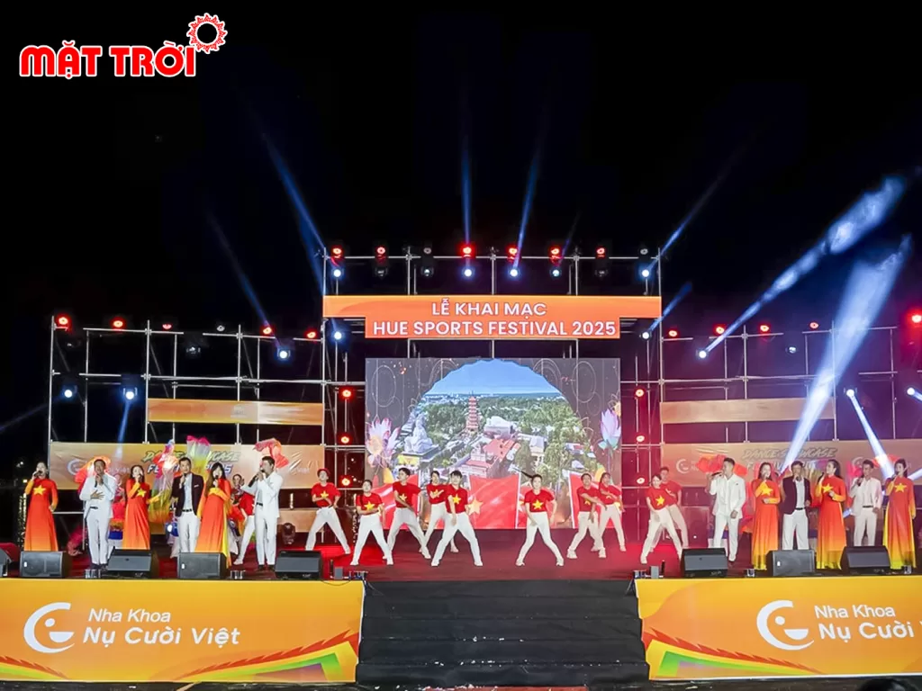 Biểu diễn tốp ca tại đêm khai mạc