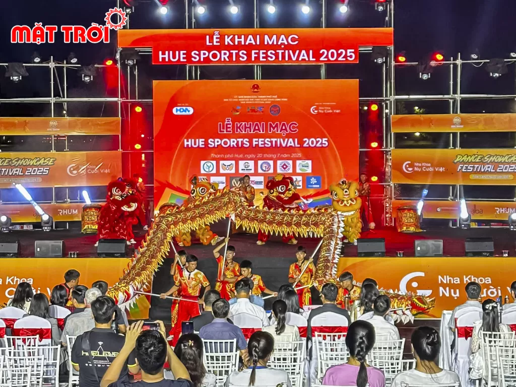 Tiết mục lân sư rồng tại sự kiện Khai mạc Hue Sports Festival 2025