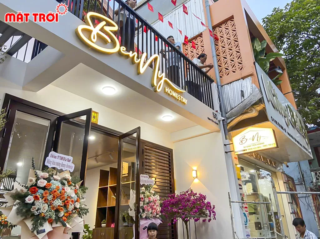Bộ chữ mica kết hợp đèn led và hộp đèn Homestay BenNy - Quảng cáo Mặt Trời thi công tại Huế