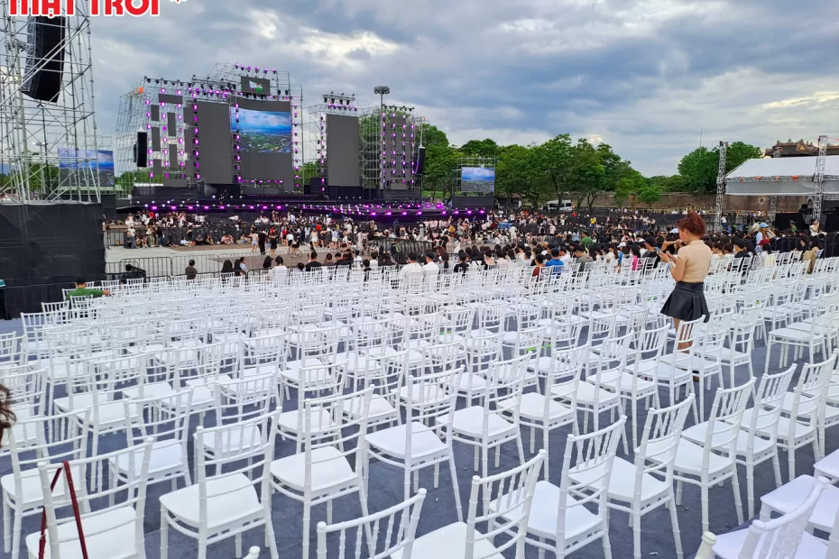 thi công sàn khán đài, sàn sân khấu tại huế