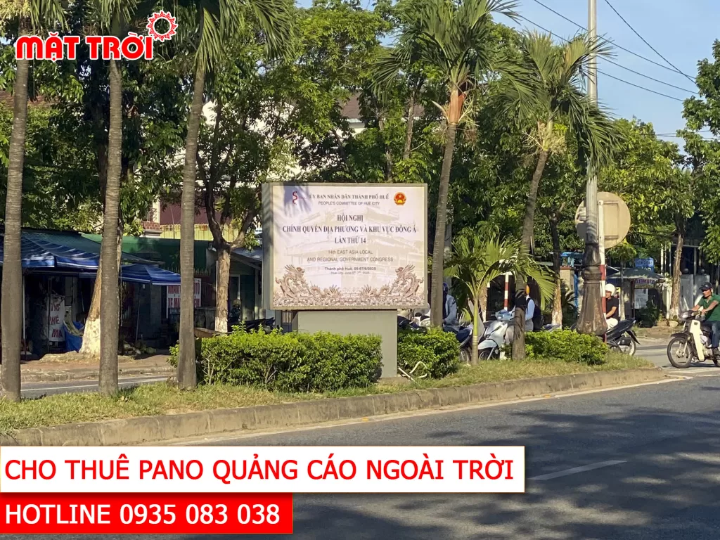 Pano quảng cáo ngoài trời đoạn sân bay Phú Bài đặt dọc quốc lộ 1A qua TP Huế