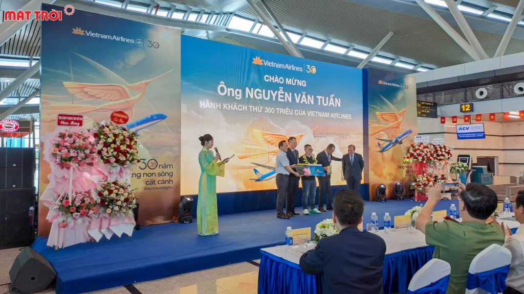 Sự kiện đón hành khách thứ 350 triệu của Vietnam Airlines