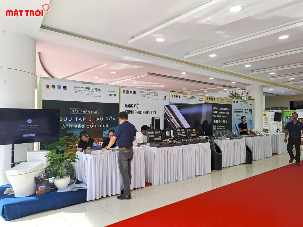 Các gian hàng được setup chỉn chu