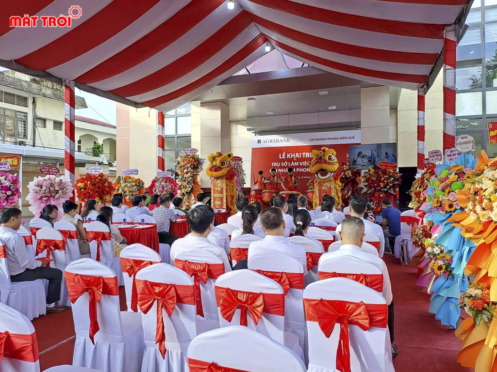 Tiết mục trống hội của đoàn lân sư rồng biểu diễn tại lễ khai trương