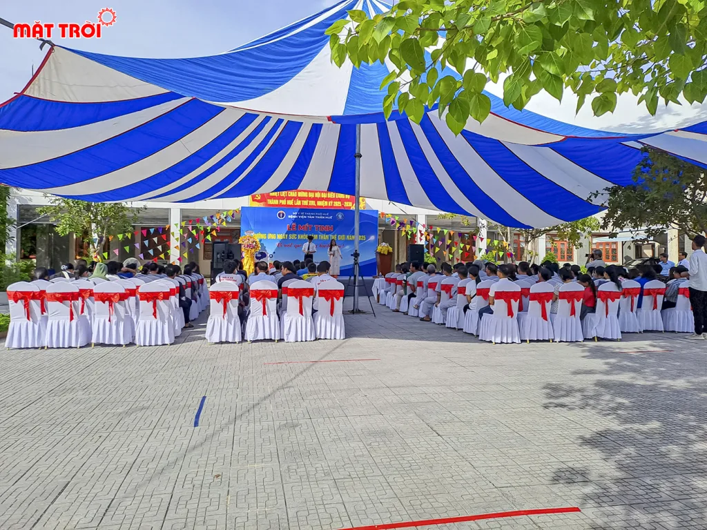 Tiết mục văn nghệ của các bạn sinh viên trường ĐHKH Huế