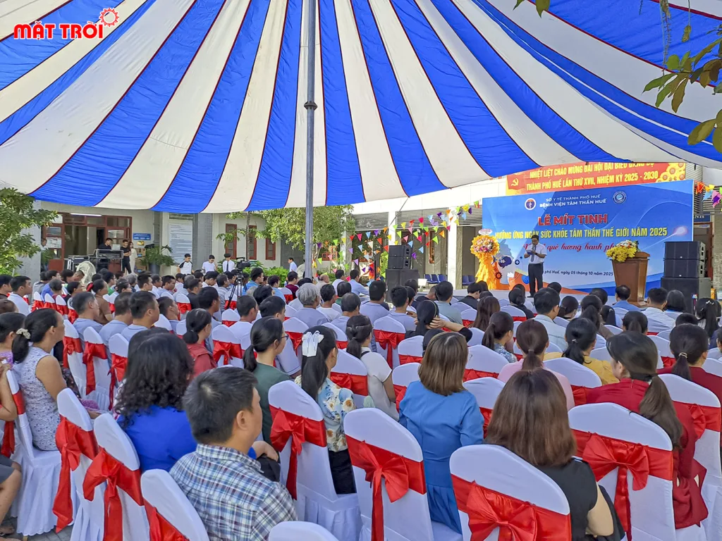 MC giới thiệu các hoạt động trong lễ Mit Tinh Hưởng ứng ngày sức khỏe tâm thần thế giới năm 2025