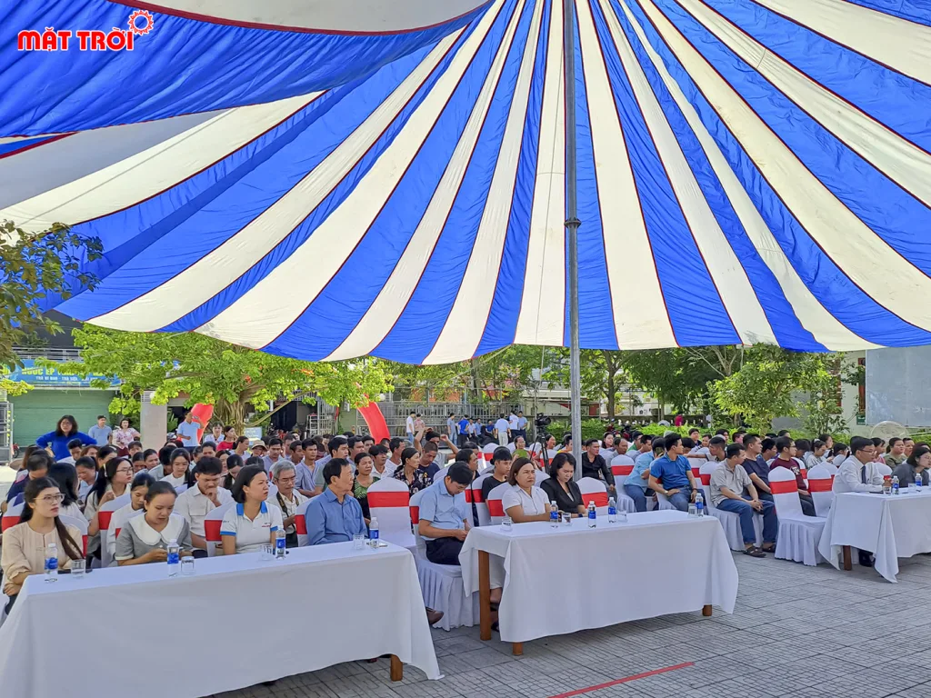 Các đại biểu và bệnh nhân tham dự lễ mit tinh hưởng ứng ngày sức khỏe tâm thần thế giới