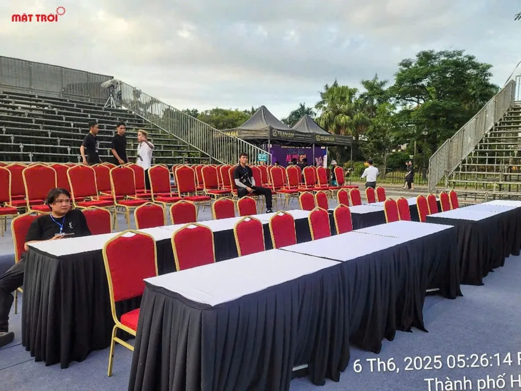 Bàn ghế sự kiện dành cho đại biểu tham dự Đêm hội - Sự kiện Mặt Trời cung cấp tại Huế