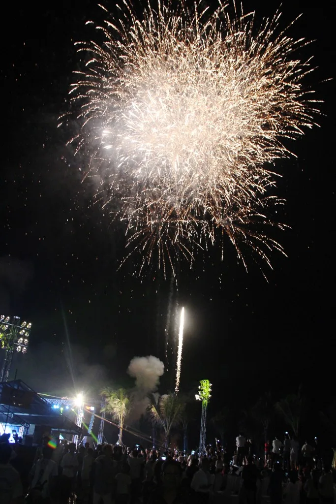 Bắn pháo hoa trong chương trình kỷ niệm