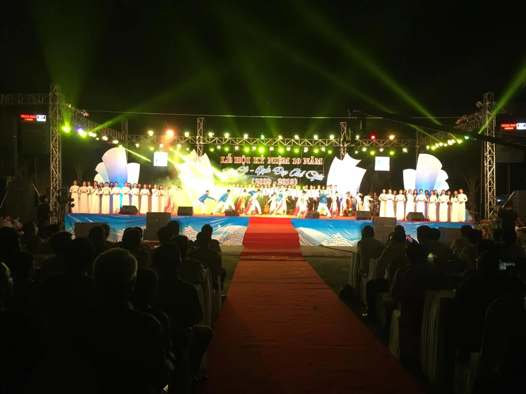 Đêm diễn đầy màu sắc tại Lễ kỷ niệm 10 Năm Lăng Cô Vịnh Đẹp Nhất Thế Giới