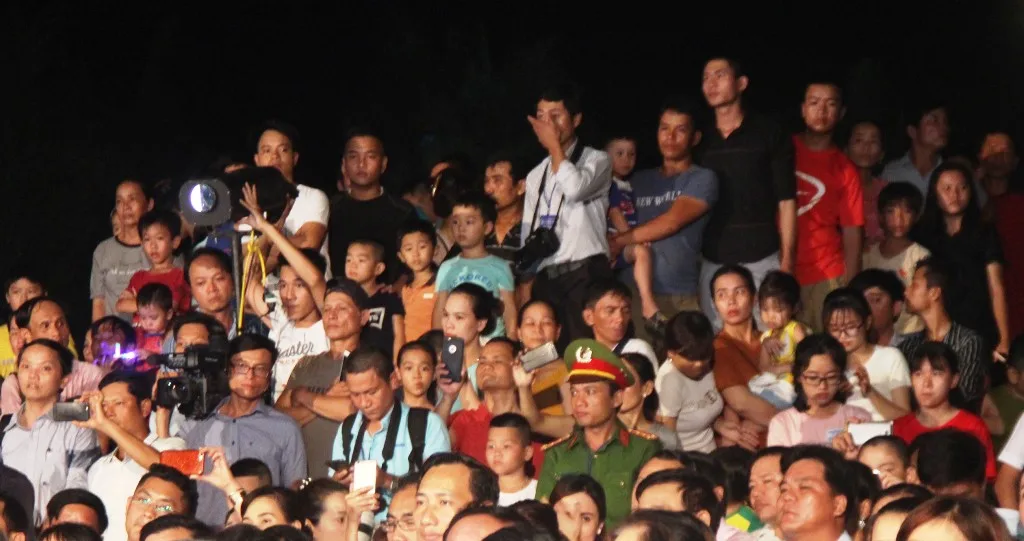 Đông đảo người dân tham dự chương trình