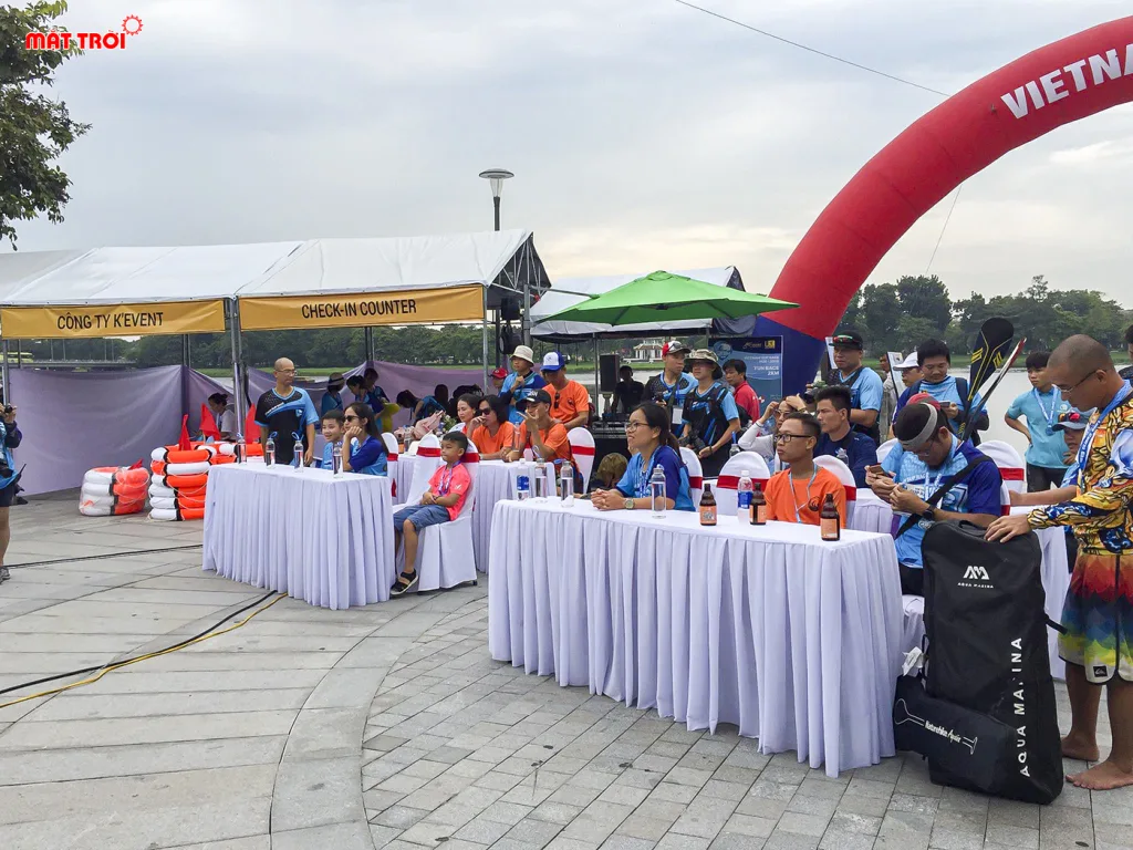 Các vận động viên tham dự lễ khai mạc Vietnam Sub Race 2019 tại Huế