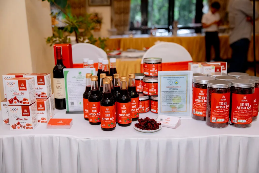 Khu vực trưng bày sản phẩm do Sự kiện Mặt Trời thực hiện