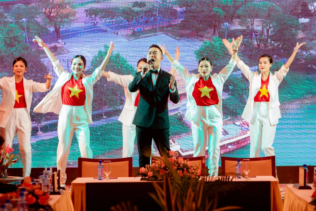 Tiết mục hát chào mừng hội nghị