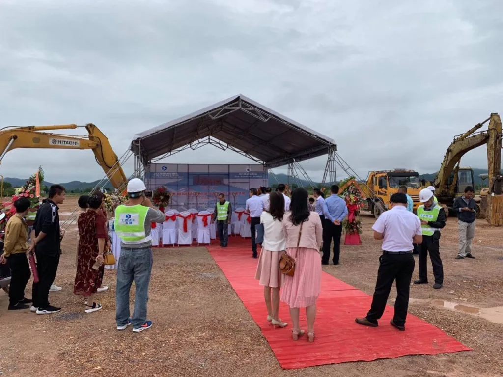 Lễ động thổ dự án sản xuất mũ thể thao và túi du lịch tại khu công nghiệp Tứ Hạ