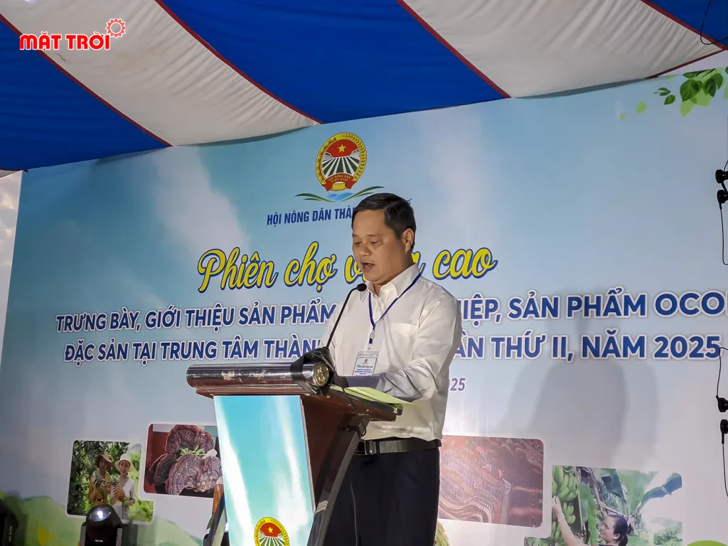 Đại diện BTC phát biểu khai mạc phiên chợ vùng cao