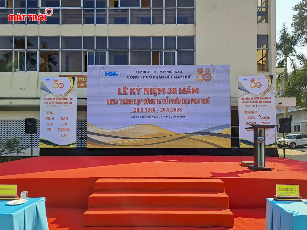 Sân khấu, âm thanh ánh sáng do sự kiện Mặt Trời cung cấp tại lễ kỷ niệm 38 năm thành lập công ty cổ phần dệt may Huế