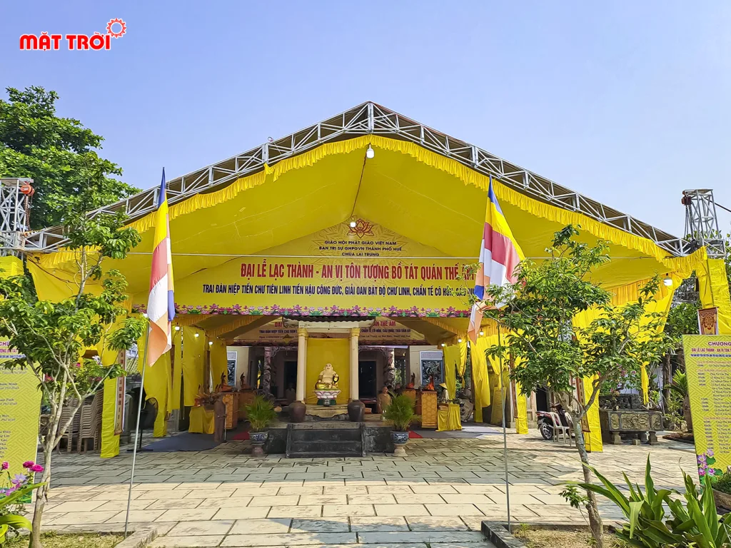 Nhà bạt cỡ lớn của sự kiện Mặt Trời tại chùa Lai Trung