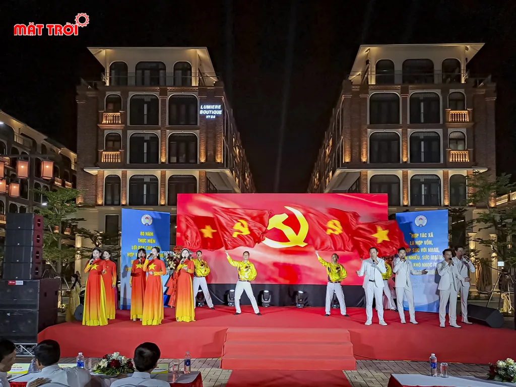 Văn nghệ chào mừng mở đầu cho chương trình