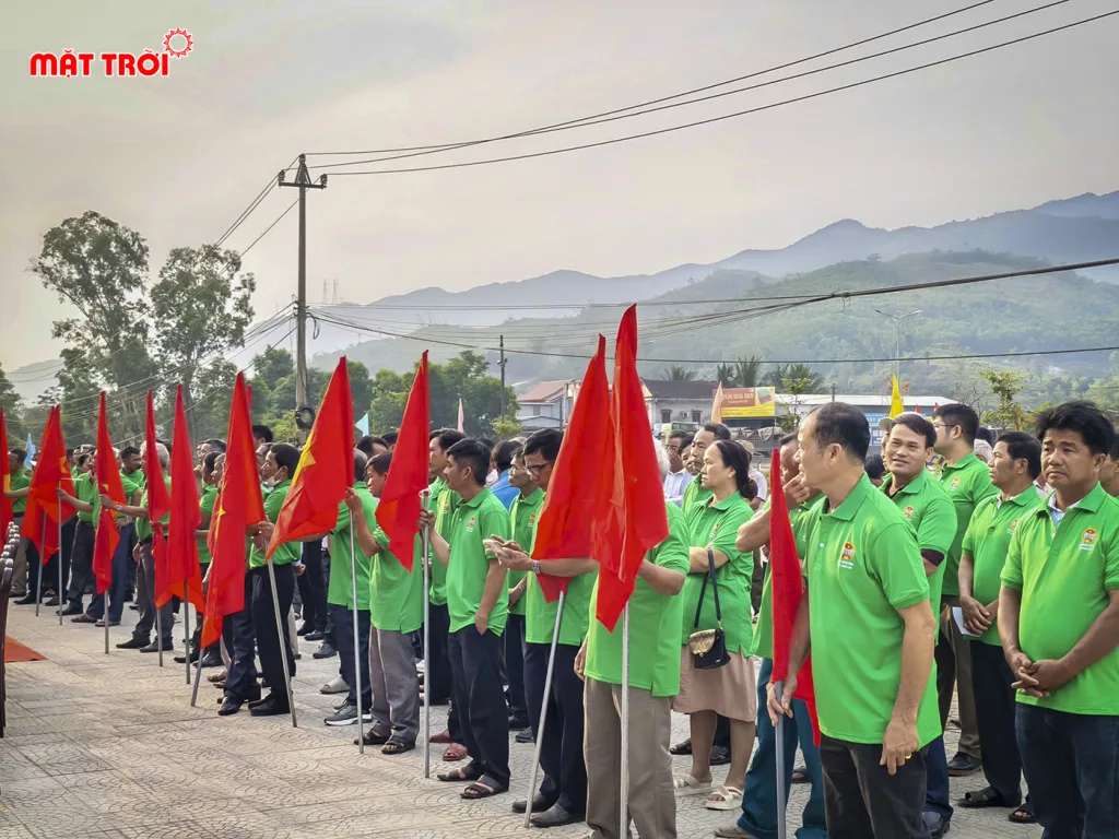 Hội viên hội nông dân các xã , phường tham dự lễ phát động tại Xã Chân Mây, Lăng Cô - TP Huế