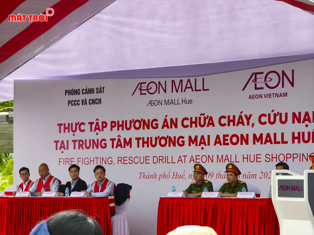 Diễn tập phòng cháy chữa cháy tại Aeon Mall Huế - khu vực sân khấu điều hành trung tâm.