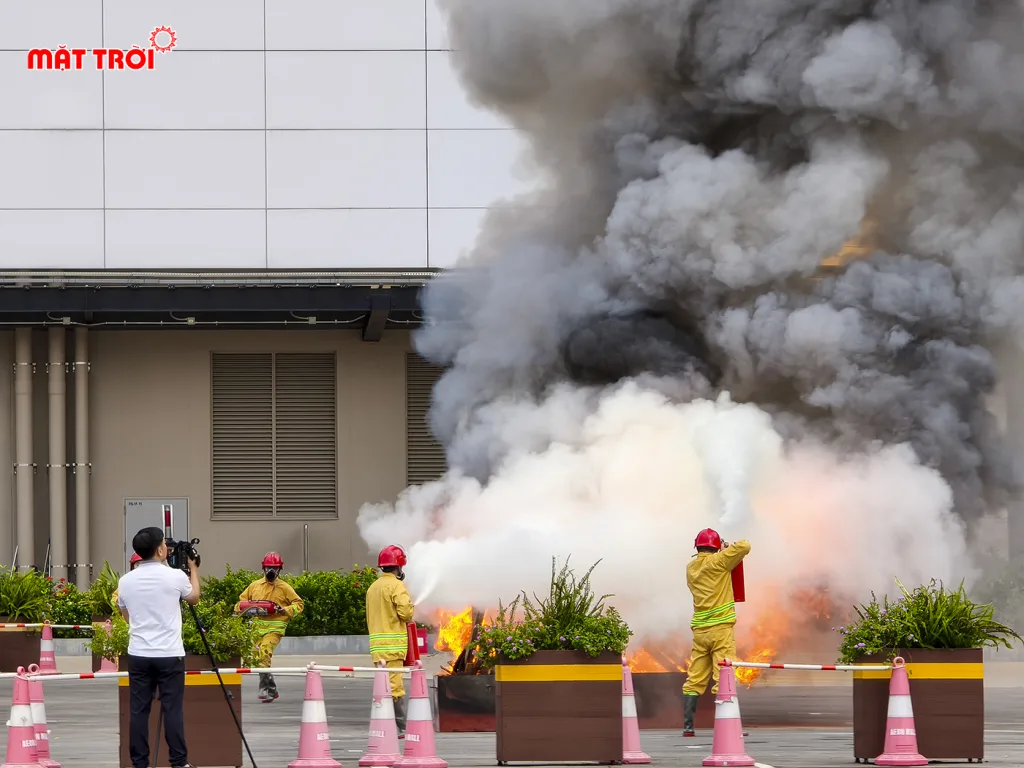 Tình huống giả định dập lửa trong buổi diễn tập tại Aeon Maill Huế