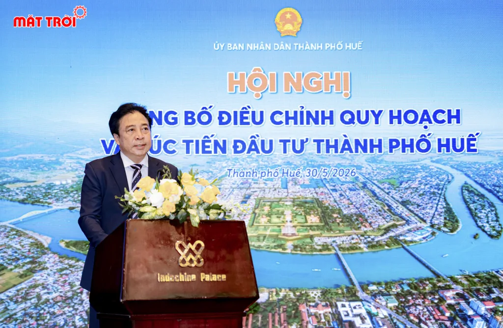 Chủ tịch UBND thành phố Huế Nguyễn Khắc Toàn phát biểu tại hội nghị