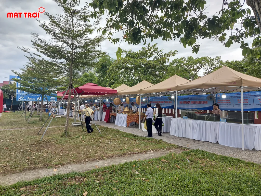 Gian hàng tại Ngày Hội Sản Phẩm Các HTX Vinh Lộc Huế