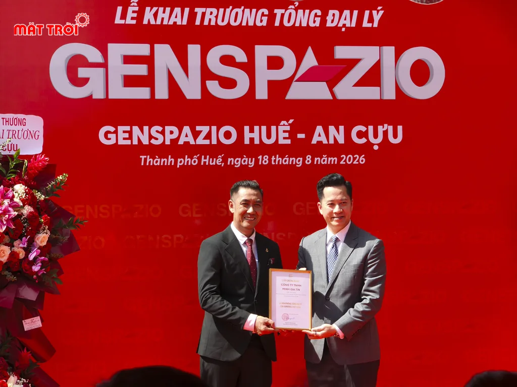 Ông Lục Tài Ba Trao giấy chứng nhận cho đại lý Generali Huế