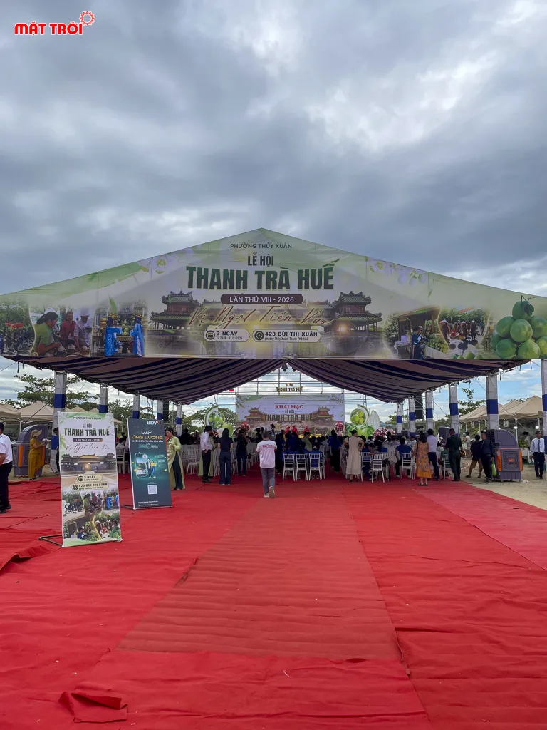 Hệ thống nhà bạt rộng rãi kiên cố tại lễ hội