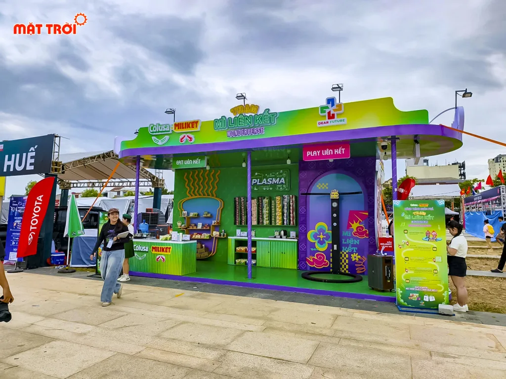 Photobooth miliket tại chương trình  Huế Wonderverse Music Fest 2026 Quảng cáo Mặt trời thi công