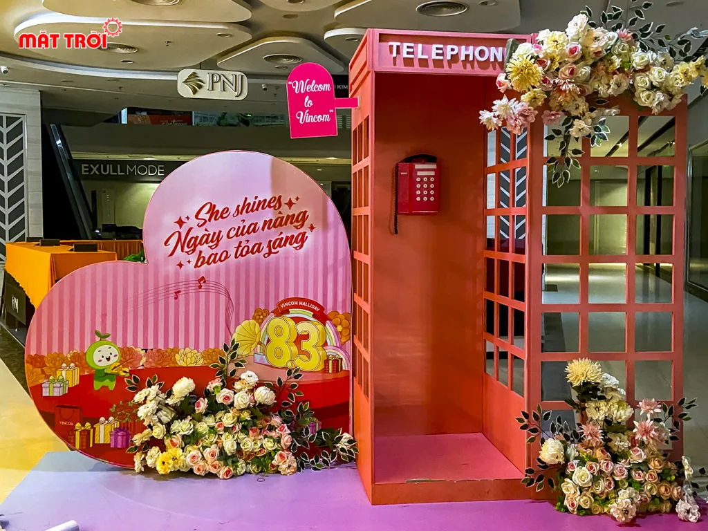 Photobooth sử dụng hoa vải tại Vincom Huế